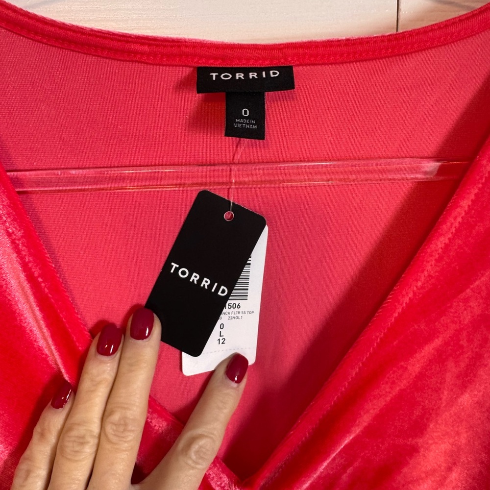 Torrid Hot Pink Velvet Ruched Short Sleeved Top, Size 0 (L/12) V Neck - Picture 3 of 10